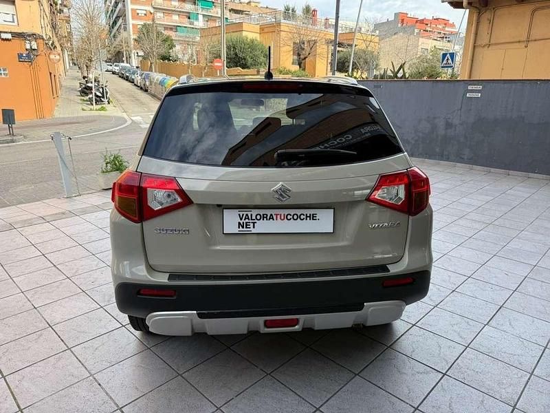 Usado Suzuki Vitara 120 CV (88 kW) 2018 Beige SUV