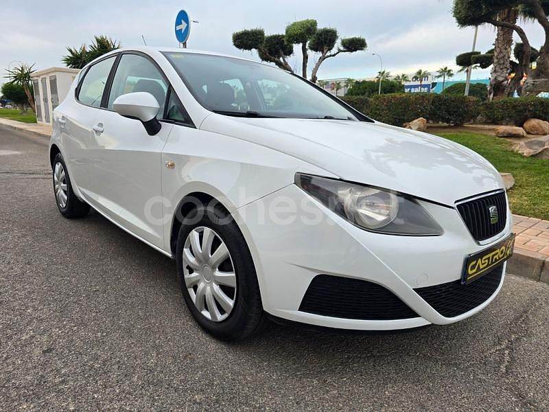 Usado Seat Ibiza Ecomotive 75 CV (55 kW) 2010 Blanco Berlina