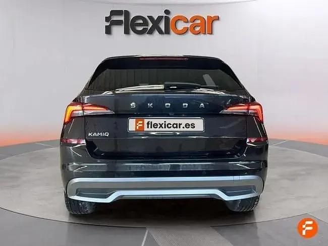 Usado Skoda Kamiq 110 HP (80 kW) 2023 Preto SUV