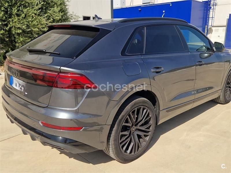 Usado Audi Q8 S-Line 286 CV (210 kW) 2023 Gris / plata SUV