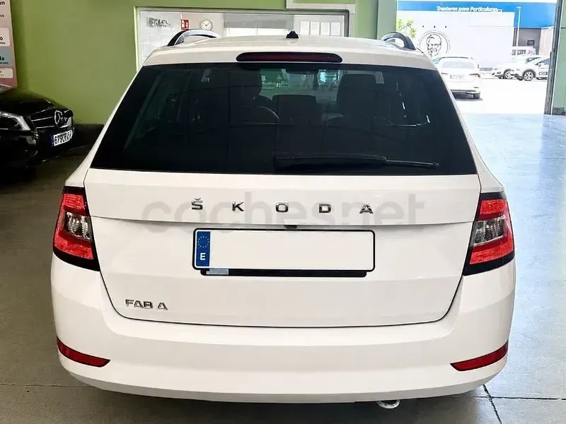 Usado Skoda Fabia Ambition 95 CV (69 kW) 2022 Blanco Utilitario