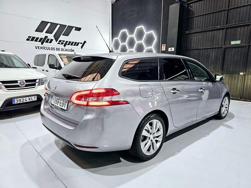 Usado Peugeot 308 SW Active 130 CV (95 kW) 2020 Gris / plata Familiar