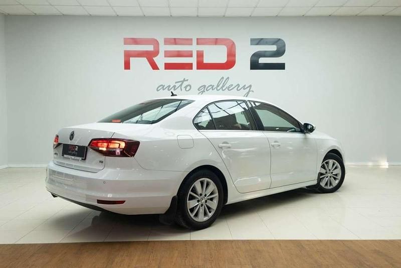 Usado VW Jetta Highline 105 CV (77 kW) 2016 Blanco Berlina