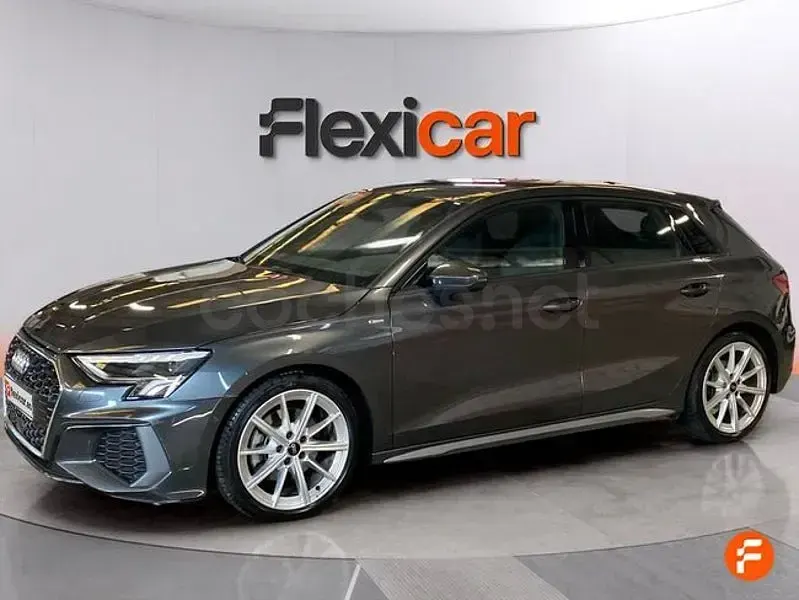 Usado Audi A3 150 CV (110 kW) 2021 Gris / plata Berlina