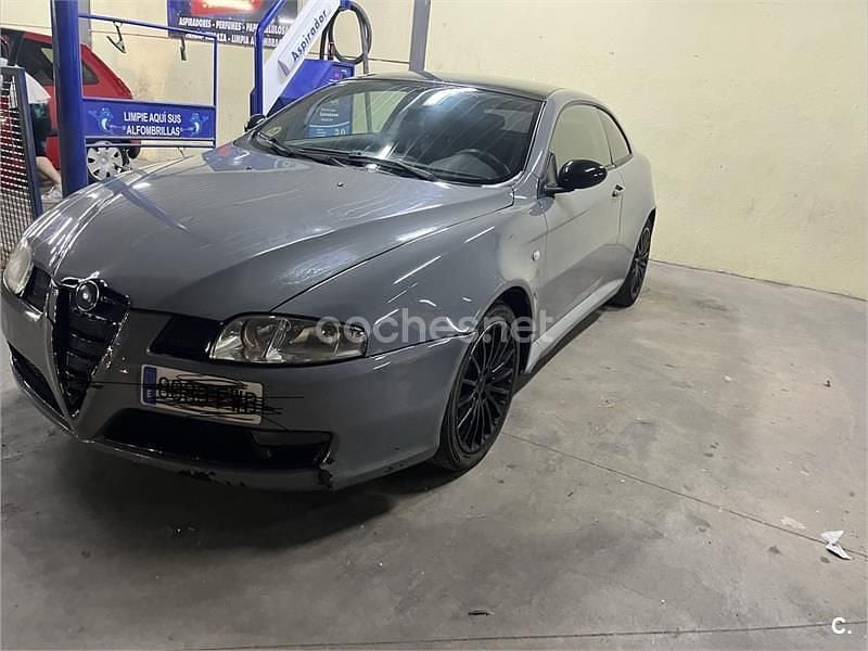 Gris / plata Usado 2007 Alfa Romeo GT Coupe | 2500 € (Buen precio) - Imagen 1/4