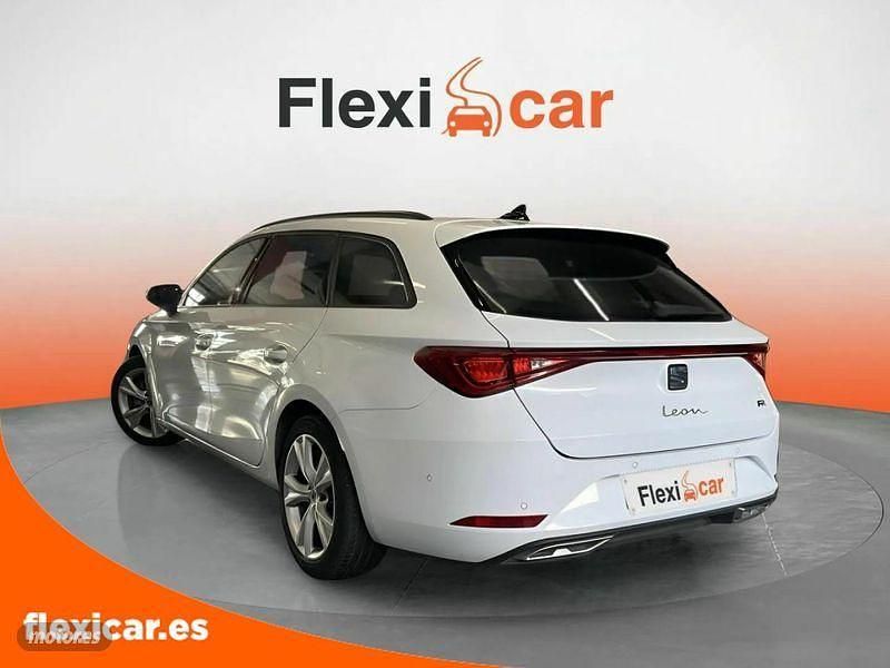 Usado Seat Leon FR 150 CV (110 kW) 2021 Blanco Familiar