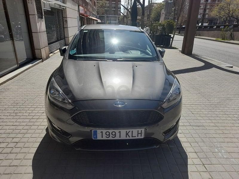 Usado Ford Focus ST-Line 125 CV (91 kW) 2018 Gris / plata Berlina