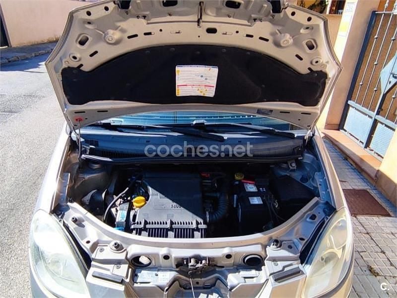 Usado Lancia Musa 95 CV (69 kW) 2008 Beige Monovolumen