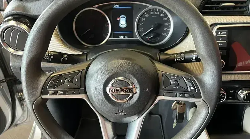 Usado Nissan Micra Acenta 90 CV (66 kW) 2019 Platinum silver (metalizado) Utilitario