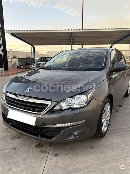 Usado Peugeot 308 Active 120 CV (88 kW) 2017 Gris / plata Berlina