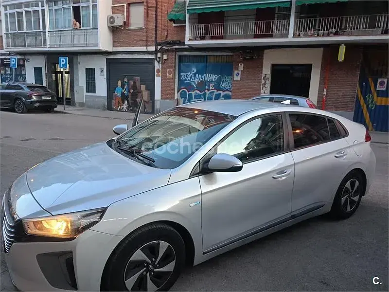 Usado Hyundai Ioniq 141 CV (103 kW) 2018 Gris / plata Utilitario