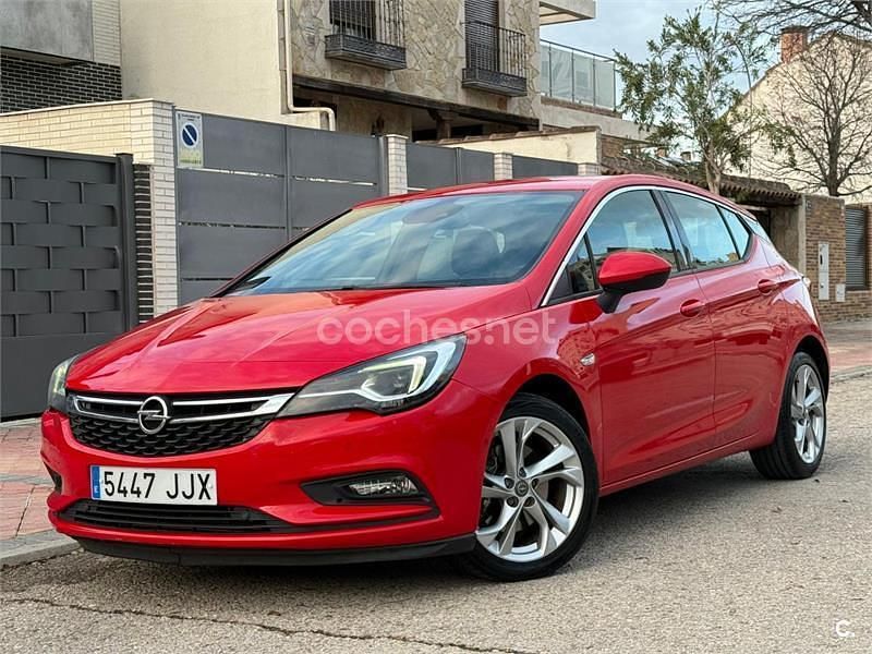 Rojo Usado 2015 Opel Astra Dynamic Berlina | 5999 € (Buen precio) - Imagen 1/4