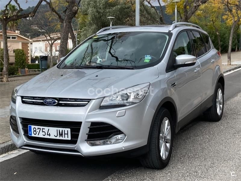 Usado Ford Kuga Titanium 150 HP (110 kW) 2016 Cinzento SUV