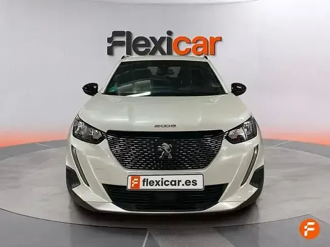 Usado Peugeot 2008 Allure 130 CV (95 kW) 2022 Blanco SUV