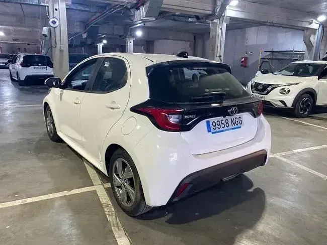 Usado Toyota Yaris Active 116 CV (85 kW) 2025 Blanco Utilitario