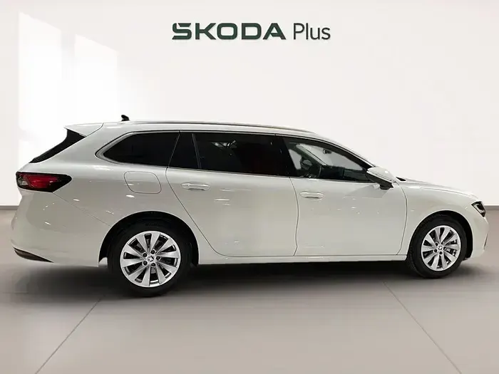 Ny Skoda Superb Selection 150 HK (110 kW) 2025 Vit Kombi