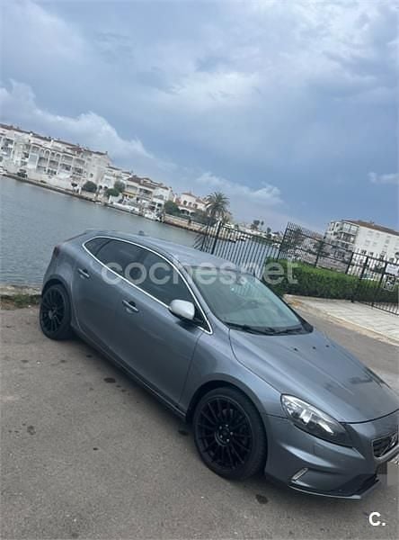Usado Volvo V40 R-Design Momentum 190 CV (139 kW) 2014 Gris / plata Berlina