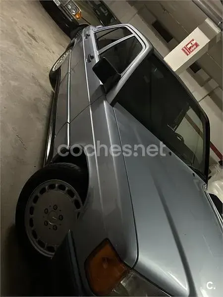 Usado Mercedes 190 109 CV (80 kW) 1992 Azul Berlina