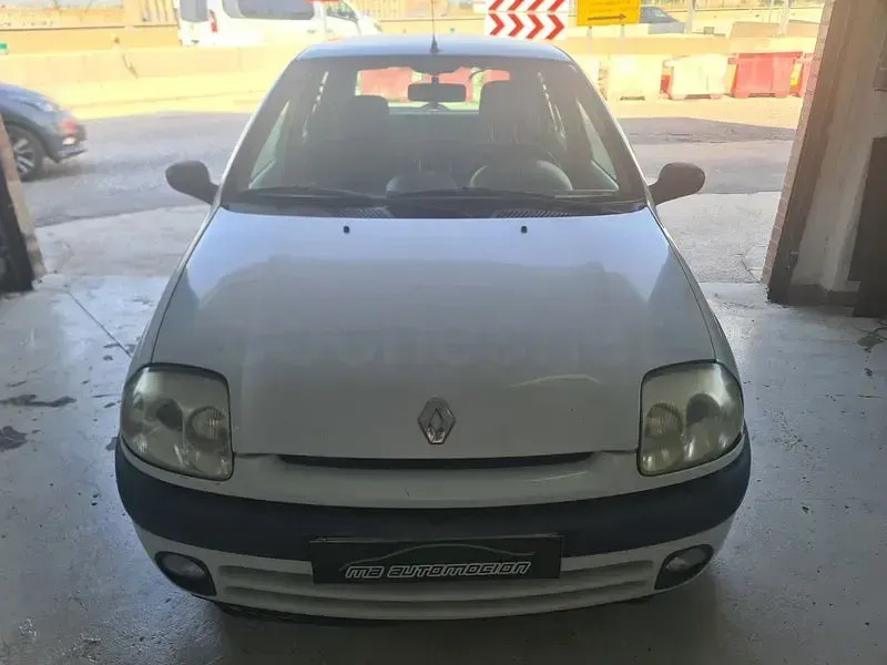 Usado Renault Clio 90 CV (66 kW) 1999 Blanco Berlina