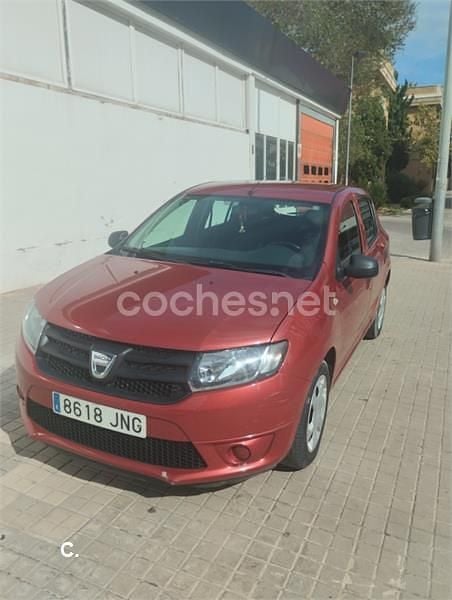 Usado Dacia Sandero Ambiance 75 HP (55 kW) 2016 Vermelho Sedan