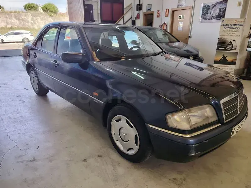 Usado Mercedes C220 Elegance 150 CV (110 kW) 1995 Azul Berlina