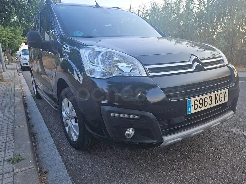 Usado Citroën Berlingo PureTech 110 CV (80 kW) 2018 Negro Monovolumen
