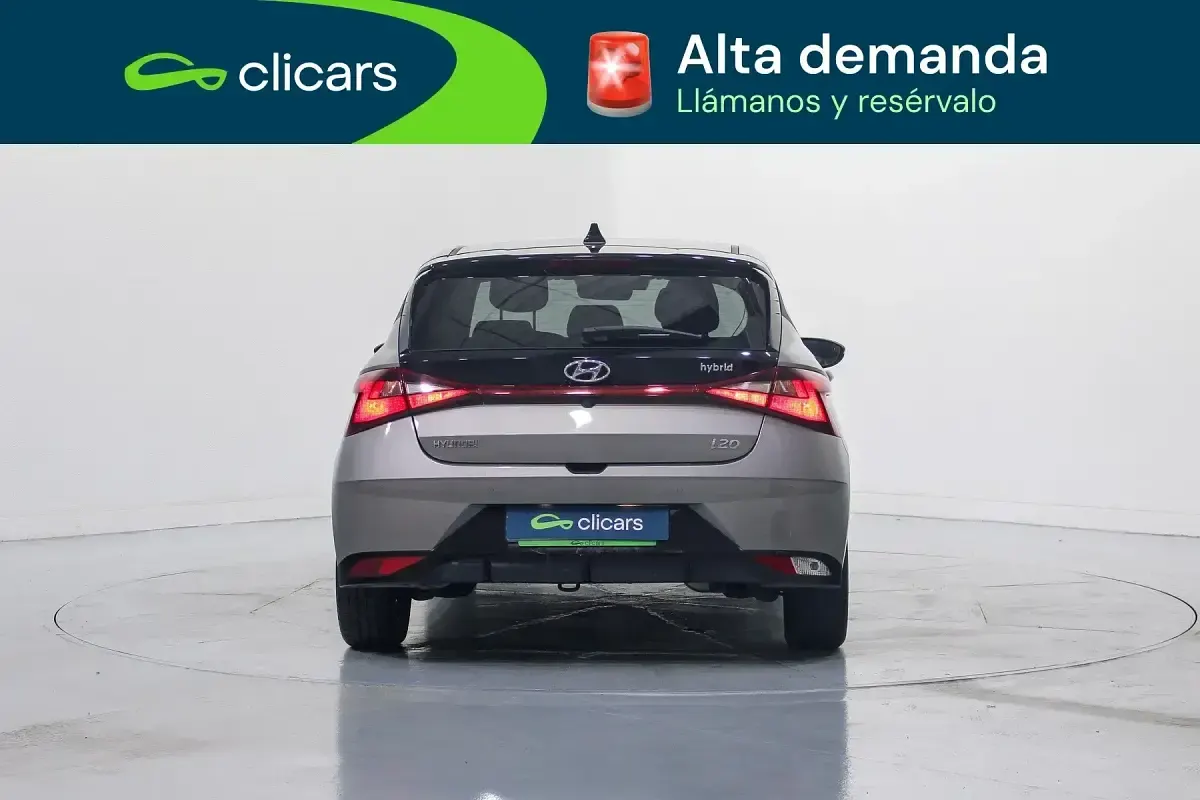 Usado Hyundai i20 100 CV (73 kW) 2023 Gris Utilitario