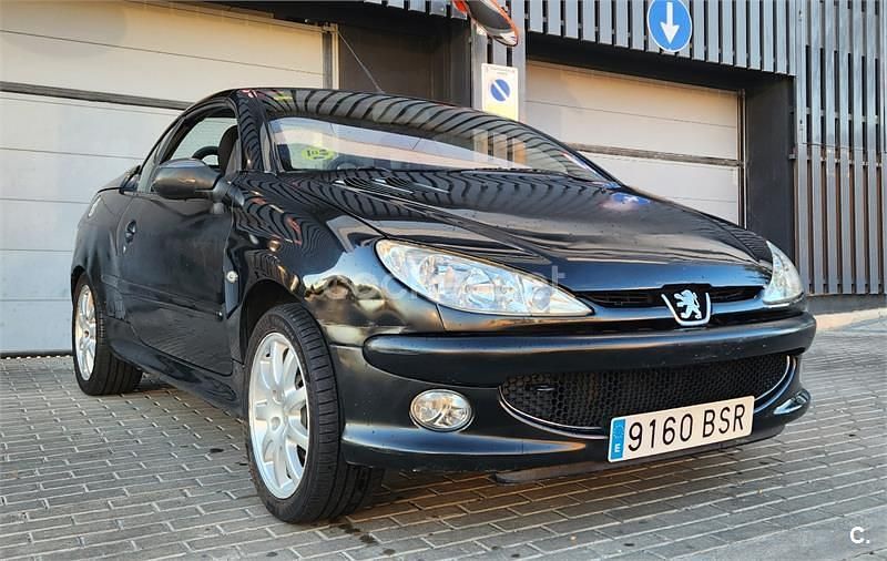 Negro Usado 2002 Peugeot 206 Descapotable | 2000 € (Buen precio) - Imagen 1/4