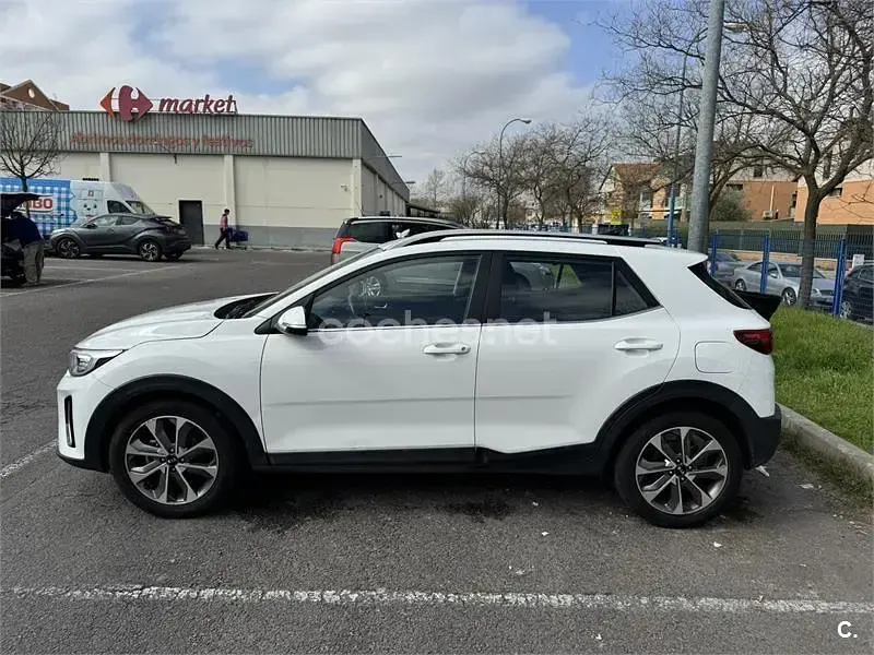 Usado Kia Stonic GT-Line 100 CV (73 kW) 2022 Blanco SUV