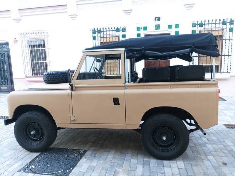 Beige Usado 1978 Land Rover 88 SUV | 15.900 € - Imagen 1/4