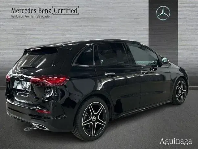 Usado Mercedes B200 150 CV (110 kW) 2025 Negro noche Utilitario