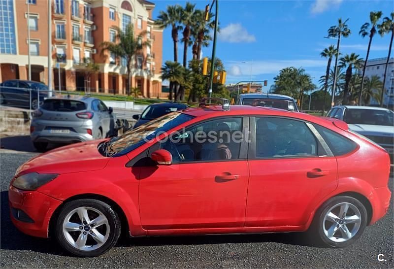Rojo Usado 2009 Ford Focus Trend Berlina | 4500 € (Buen precio) - Imagen 1/4