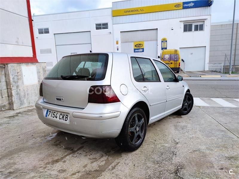 Usado VW Golf IV Highline 105 CV (77 kW) 2003 Gris / plata Berlina