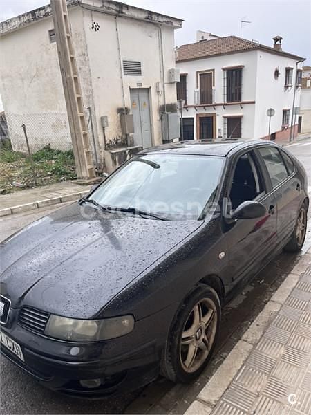 Usado Seat Leon 110 CV (80 kW) 2004 Negro Utilitario