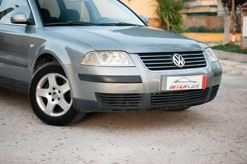 Usado VW Passat Trendline 130 CV (95 kW) 2001 Gris / plata Familiar