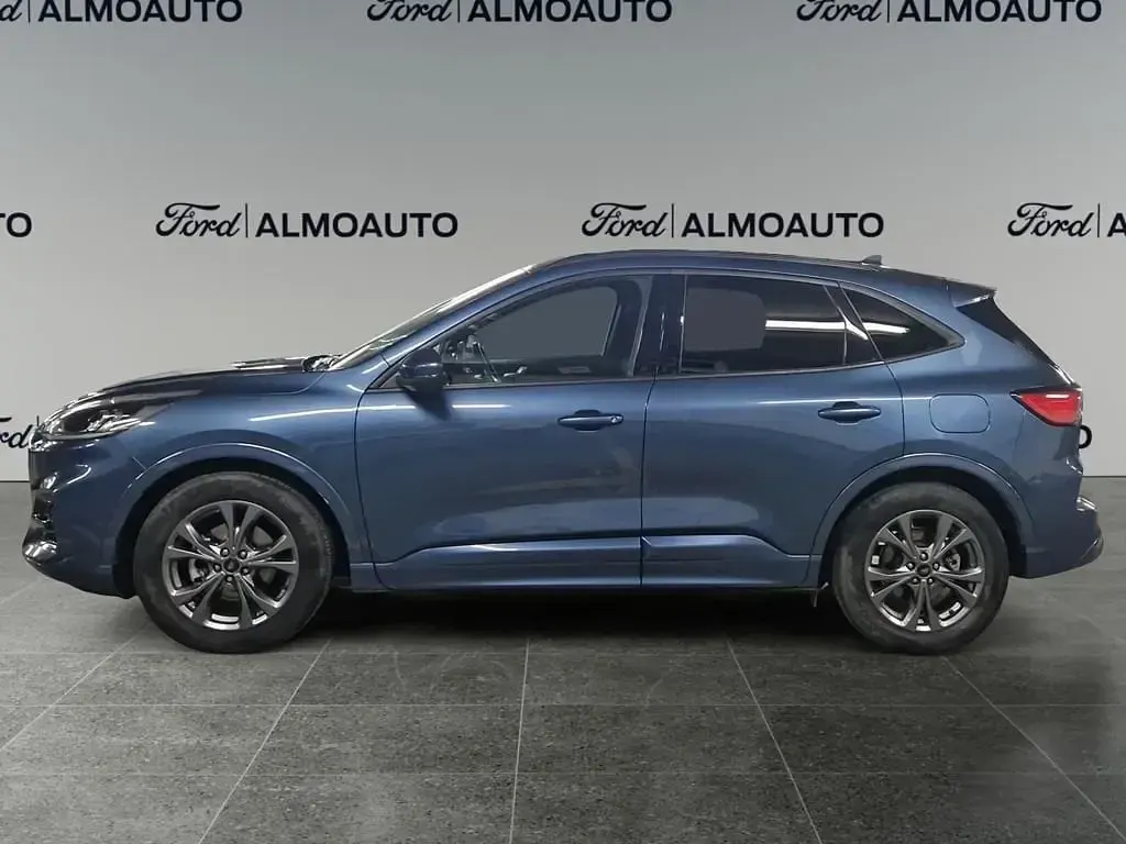 Usado Ford Kuga ST-Line 190 CV (139 kW) 2023 Ázul chrome (metalizado) SUV