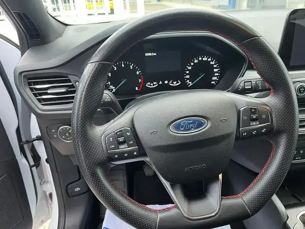 Usado Ford Focus ST-Line 125 CV (91 kW) 2022 Blanco Berlina