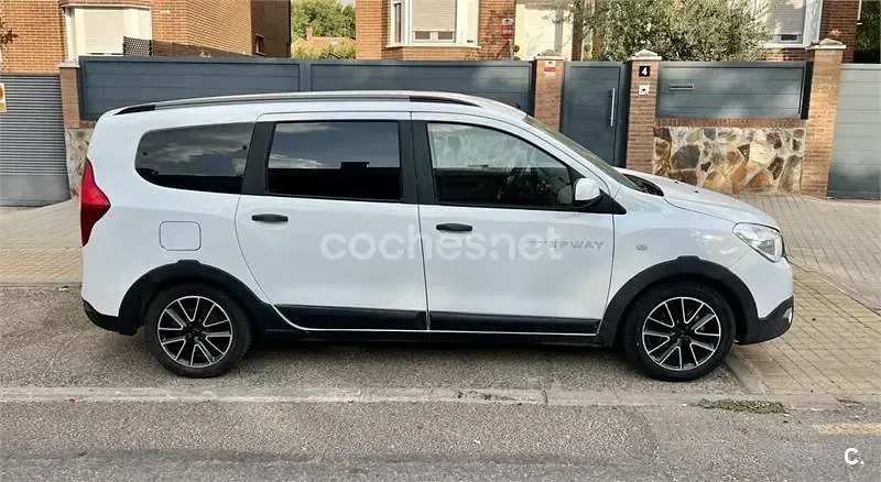 Usado Dacia Lodgy Stepway 102 CV (75 kW) 2019 Blanco Monovolumen