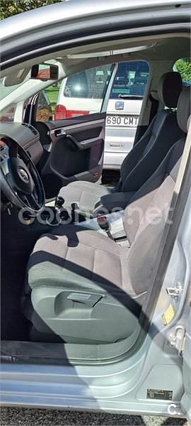 Usado VW Touran Highline 136 CV (100 kW) 2005 Gris / plata Monovolumen