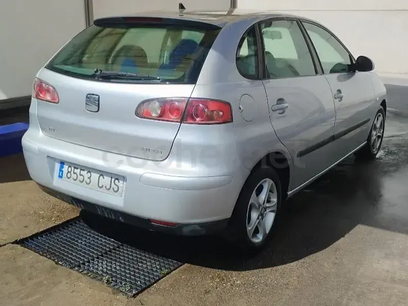 Usado Seat Ibiza Stella 64 CV (47 kW) 2003 Gris / plata Utilitario