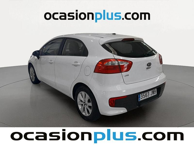 Usado Kia Rio 84 HP (61 kW) 2017 Branco Citadino