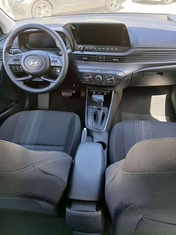 Usado Hyundai i20 101 CV (74 kW) 2025 Rojo Berlina