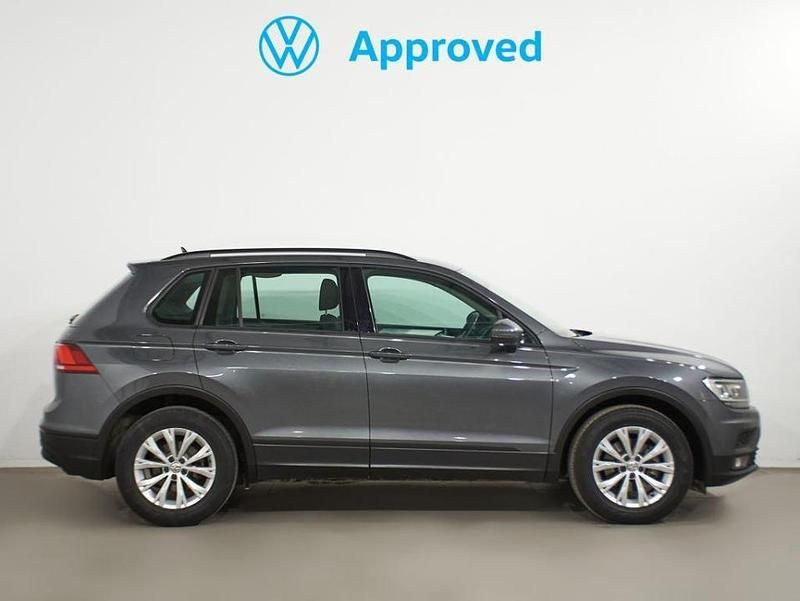 Usado VW Tiguan Edition 115 CV (84 kW) 2020 Gris indy (metalizado) SUV