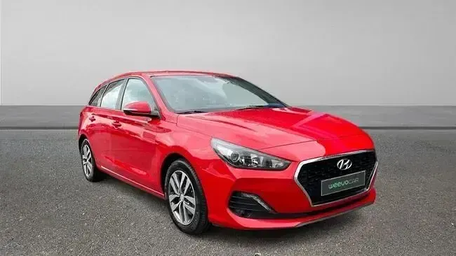 Usado Hyundai i30 120 CV (88 kW) 2019 Rojo Familiar