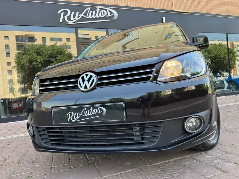 Usado VW Caddy Comfortline 102 CV (75 kW) 2014 Negro Monovolumen
