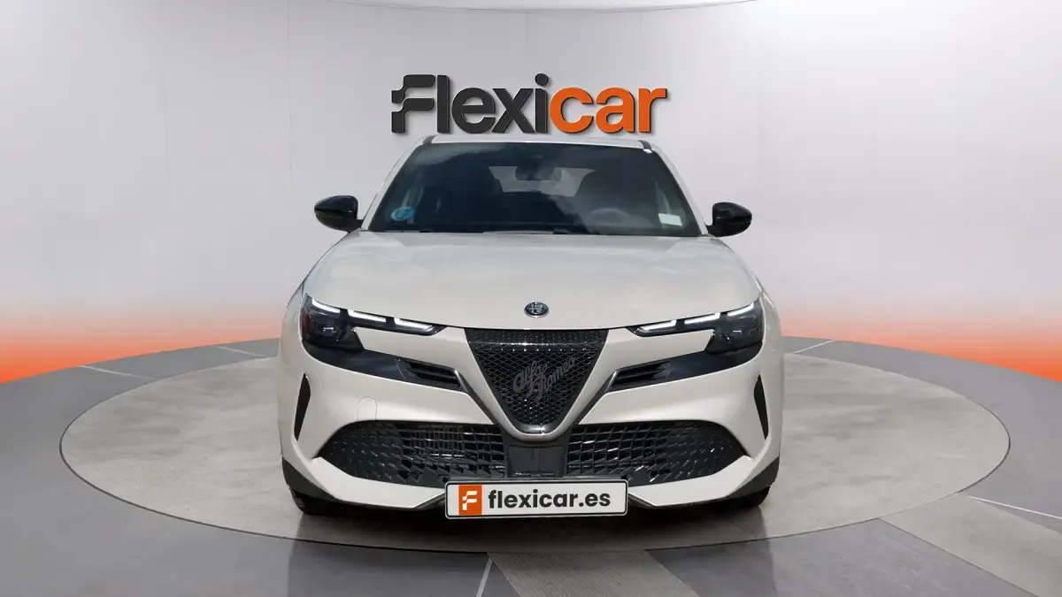 Usado Alfa Romeo Junior 136 CV (100 kW) 2025 Gris SUV