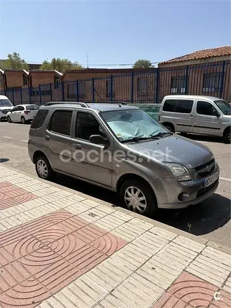 Usado Suzuki Ignis 69 CV (50 kW) 2006 Gris / plata Utilitario