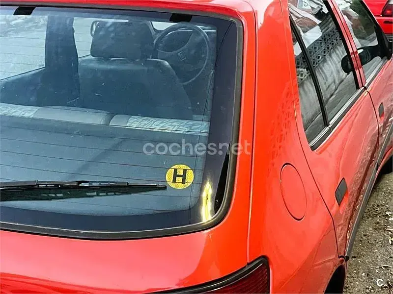 Usado Peugeot 306 71 CV (52 kW) 1995 Rojo Berlina