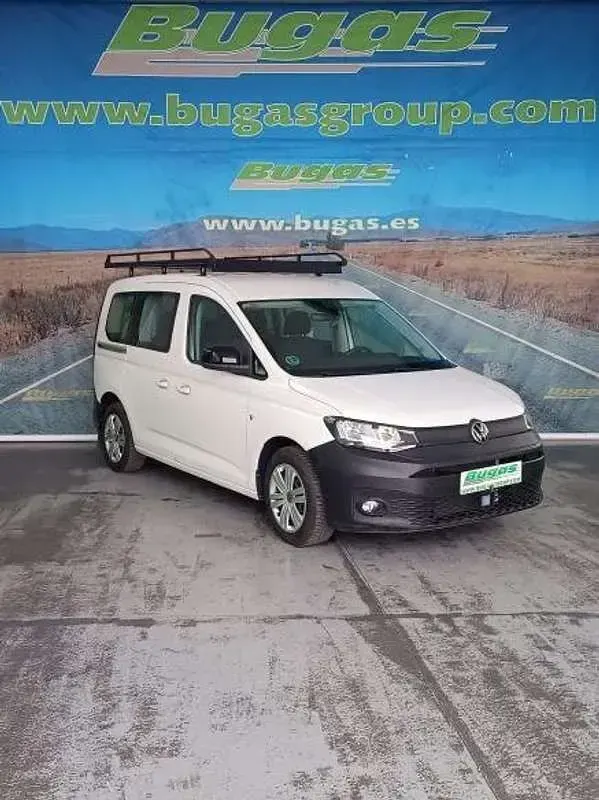 Usado VW Caddy 122 CV (89 kW) 2021 Blanco Monovolumen