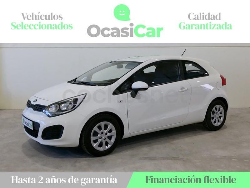 Usado Kia Rio 85 CV (62 kW) 2015 Blanco Berlina